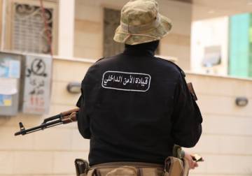 القبض على شخصين نفّذا عملية احتيال بقيمة 43 ألف دولار في حمص