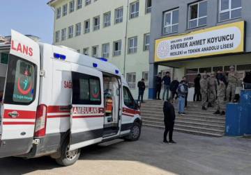 إصابة 16 شخصاً في إطلاق نار داخل مدرسة جنوب شرق تركيا