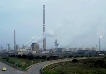 توقيف موظفين في مصفاة حمص بقضية فقدان 75 ألف طن نفط خام