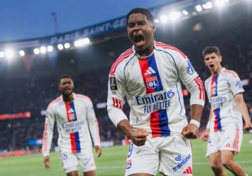 أولمبيك ليون يلحق خسارة مفاجئة بباريس سان جيرمان