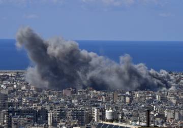 لبنان..17 قتيلا و52 مصابا بغارات إسرائيلية على بيروت وبلدتين
