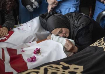 لبنان.. 12 قتيلا بغارات إسرائيلية على نحو 30 بلدة وموقعا