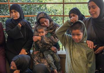 غزة.. مصرع 3 فلسطينيين إثر سقوط جدار على خيام نازحين