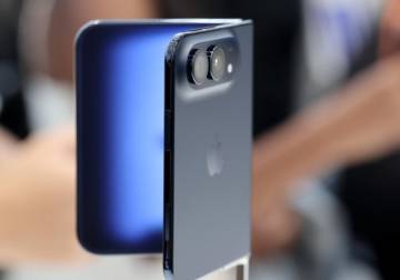 شركة آبل تعرض هاتفها الأول القابل للطي