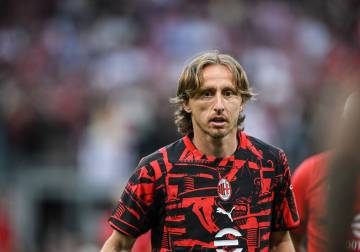 ميلان يمدد عقد لوكا مودريتش حتى 2027
