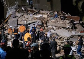 فنزويلا.. مقتل 32 شخصا وإصابة 700 إثر زلزالين عنيفين