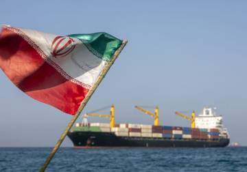 إيران تعلن إغلاق مضيق هرمز أمام جميع السفن