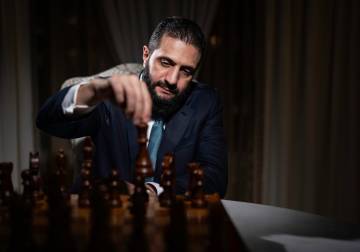 الرئيس منيح بس اللي حواليه... نعم، هذه حقيقة!