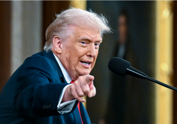 ترمب يعلن استمرار العمليات العسكرية الواسعة في إيران: