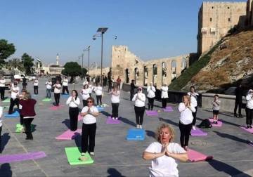 بمشاركة السفارة الهندية.. قلعة حلب تحتضن احتفالية اليوم العالمي لليوغا