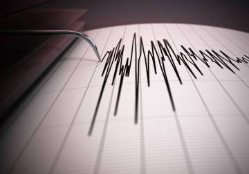 زلزال بقوة 7.4 درجات يهز اليابان وتحذيرات من تسونامي