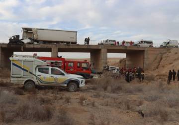 وفاة 4 أشخاص بحادث سير على طريق دير الزور–تدمر