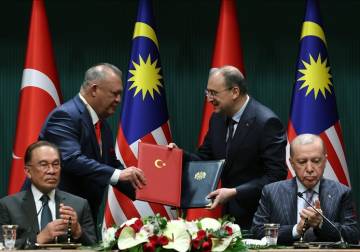 تركيا وماليزيا توقعان اتفاقيات في مجالات مختلفة بأنقرة