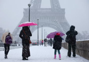 إلغاء 140 رحلة جوية في باريس بسبب تهاطل الثلوج