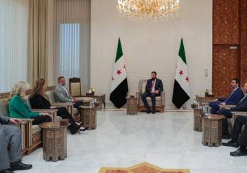الشرع يلتقي عضو الكونغرس الأمريكي كوري ميلز