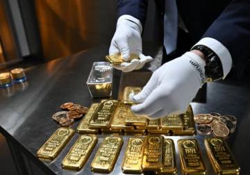 الذهب يهبط مع صعود النفط بفعل التوتر الأمريكي الإيراني