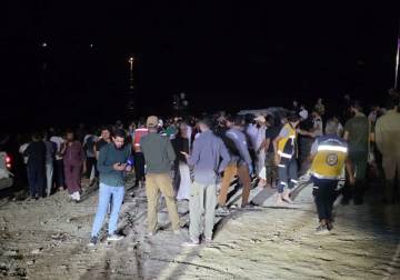 وفاة طفلين وإنقاذ أكثر من 15 مدنياً إثر غرق عبّارة في نهر الفرات بدير الزور