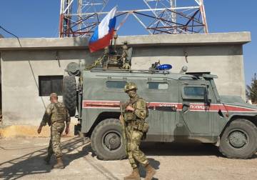 روسيا تسحب قوات ومعدات من قاعدة القامشلي إلى حميميم