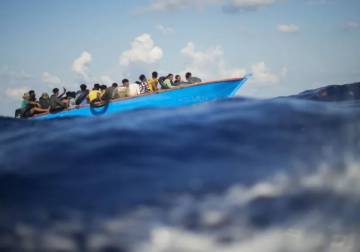 إنقاذ مئات المهاجرين قبالة السواحل اليونانية وتراجع ملحوظ في معدلات العبور