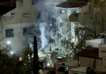 إصابة 11 إسرائيليا وفقدان 4 في حيفا عقب هجوم صاروخي من إيران