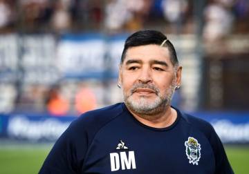 وفاة مارادونا.. الادعاء يتهم فريقه الطبي بالإهمال ويطالب بإدانة 3 متهمين