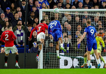 مانشستر يونايتد يستعيد توازنه على حساب تشيلسي في الدوري الإنجليزي