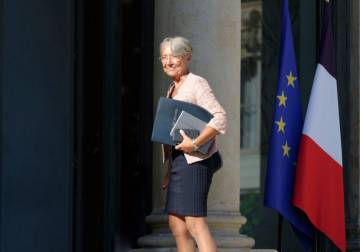 رئيسة وزراء فرنسا تحذر من احتمال انقطاع الكهرباء عن المنازل