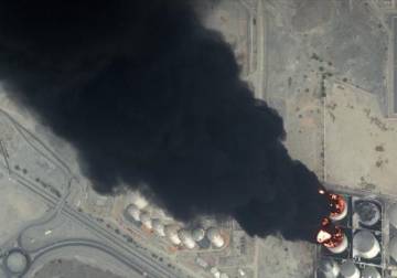 الإمارات.. مسيرة تسبب حريقا بمنطقة صناعات بترولية في الفجيرة