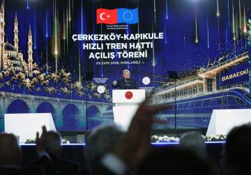 أردوغان يفتتح خط قطار سريع يربط تركيا بأوروبا ويعزز التجارة