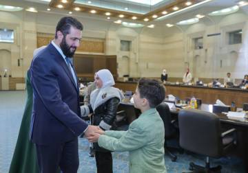 الرئيس الشرع وعقيلته يلتقيان أطفال الشهداء والمتفوّقين في اليوم العالمي للطفل