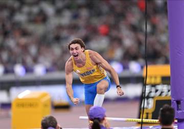 السويدي دوبلانتيس يحطم الرقم العالمي في القفز بالزانة