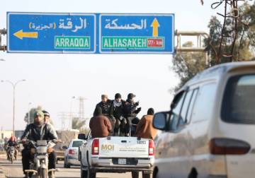 الجيش السوري يعلن فتح ممرين إنسانيين إلى الحسكة وعين العرب