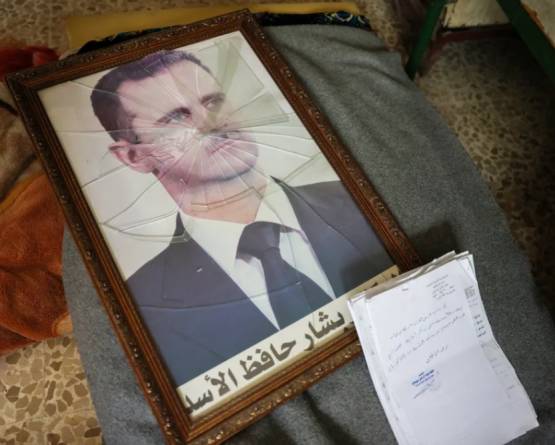 الكشف عن وثائق سرية تُثبت توقيع الأسد على إحالة منشقين لمحكمة الميدان العسكرية وإعدامهم