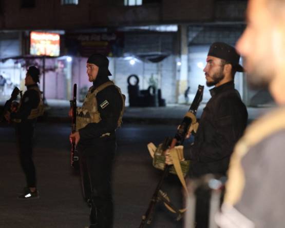 الداخلية: إصابة عناصر أمن ومدنيين بإطلاق نار خلال احتجاجات اللاذقية