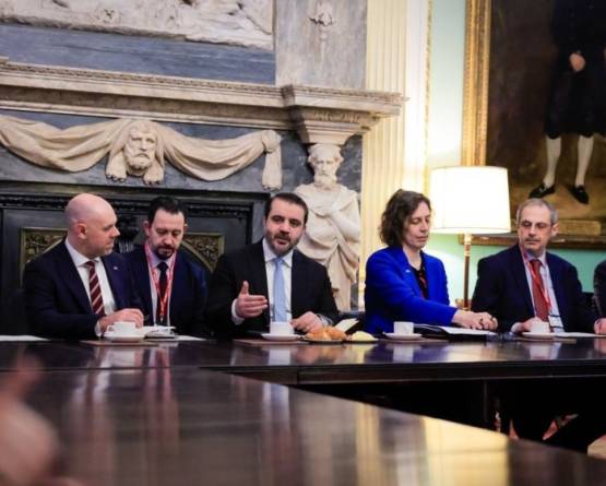 الشيباني يبحث مع رجال أعمال بريطانيين تعزيز التعاون الاقتصادي والاستثماري