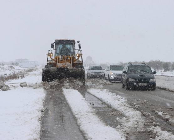 استنفار أكثر من 100 فريق دفاع مدني لمواجهة العاصفة الثلجية في سوريا