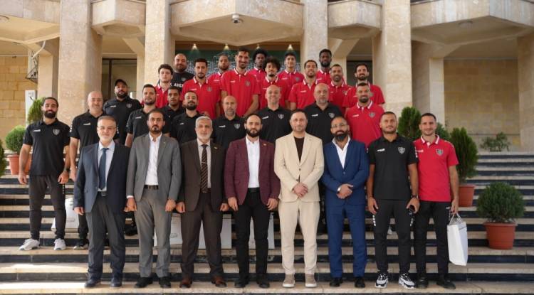 محافظ حلب يكرّم أهلي حلب بعد وصافة البطولة العربية لكرة السلة