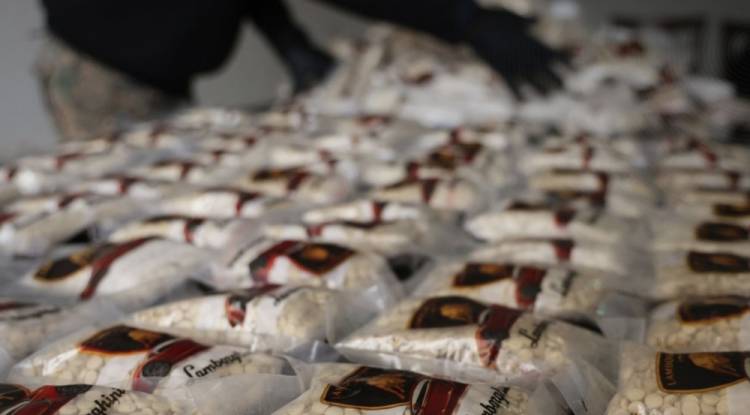 تفكيك شبكة مخدرات في حمص وضبط 42 كغ من الكبتاغون