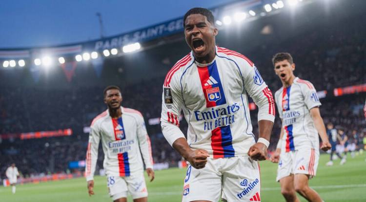 أولمبيك ليون يلحق خسارة مفاجئة بباريس سان جيرمان