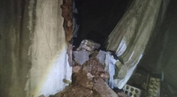 وفاة 4 أطفال من الرقة إثر انهيار منزلهم بسبب العاصفة المطرية