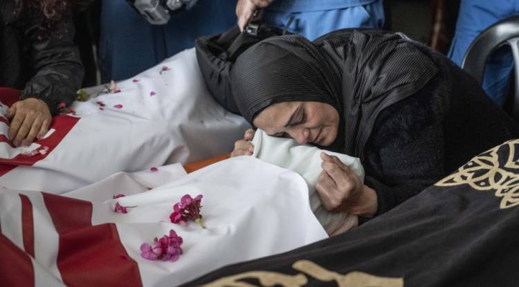 لبنان.. 12 قتيلا بغارات إسرائيلية على نحو 30 بلدة وموقعا