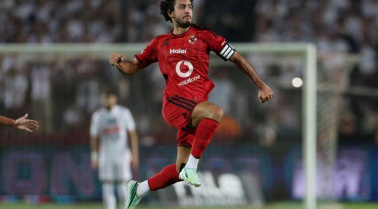 الأهلي يهزم الزمالك بثنائية ويتصدر الدوري المصري