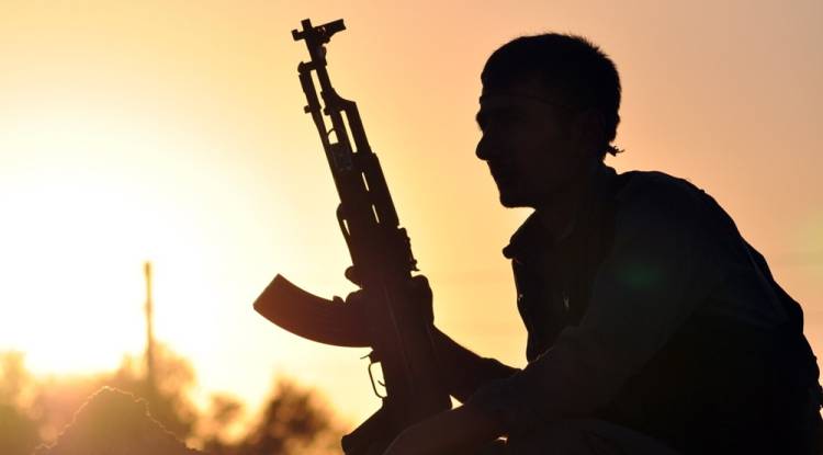 مصدر استخباراتي: قسد تجنّد فلول النظام البائد للقتال في صفوفها