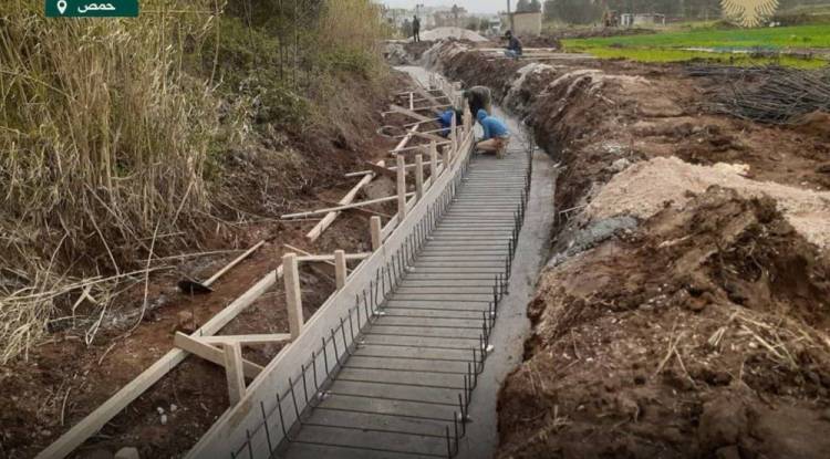 انطلاق مشروع تأهيل قناتي الحسنة والشبرونية في تلكلخ.. خطوة لتعزيز الأمن المائي والزراعي في ريف حمص