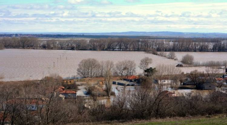 العثور على مهاجرين متوفيين قرب نهر إيفروس شمال شرقي اليونان