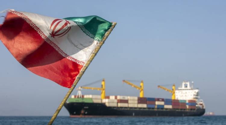 إيران تعلن إغلاق مضيق هرمز أمام جميع السفن