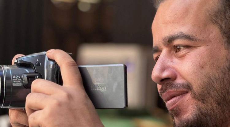 الصحفي عمار الحميدي يتعرض للاستدعاء والتحقيق وتفتيش هاتفه في مقر الأمن الداخلي بالرقة