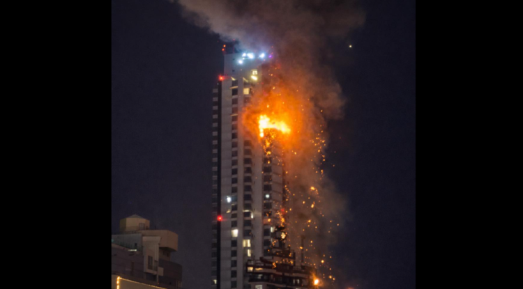 تزامنا مع هجمات إيرانية.. البحرين تعلن استهداف مبانٍ في المنامة