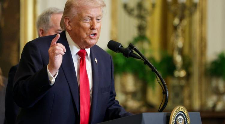 ترامب يتعهد بإبقاء مضيق هرمز