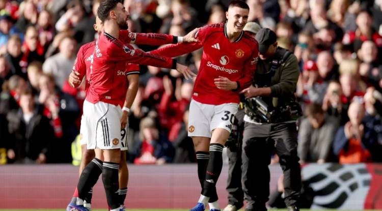 مانشستر يونايتد يهزم كريستال بالاس وينتزع المركز الثالث